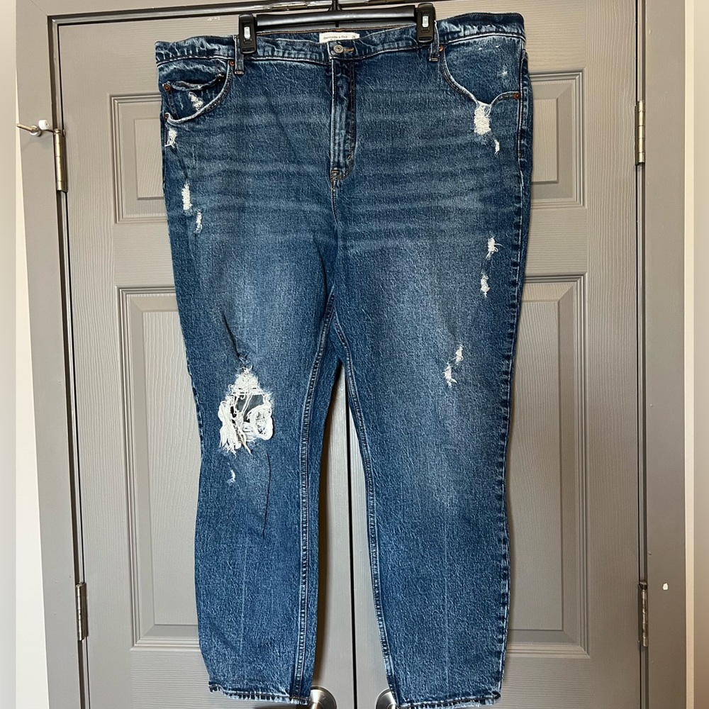 Abercrombie and Fitch The Skinny High Rise Jeans 22L